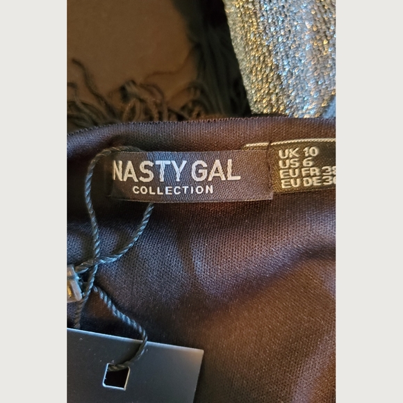 LBD with sheer sleeves and ruching - Picture 4 of 5